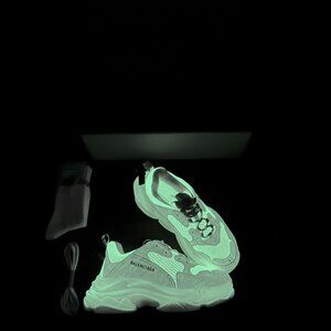 Balenciaga triple s sneakers size 8 US / 41 EU new